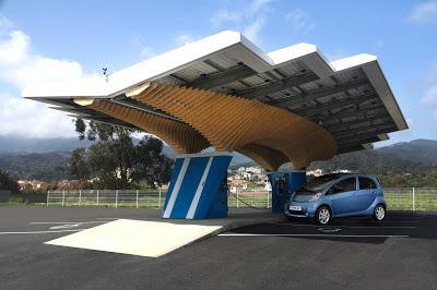 Peugeot fábrica estación fotovoltaica de recarga universal para vehículos eléctricos