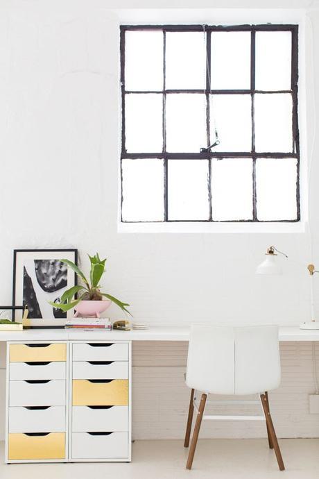 Cajonera Alex de Ikea para la zona de trabajo.