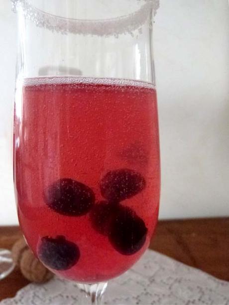 frutas + hierbas + espumante | para brindar en san valentín