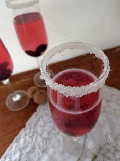 frutas + hierbas + espumante | para brindar en san valentín