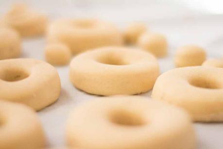 Donuts caseros con cobertura de chocolate