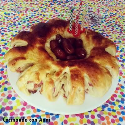 CORONA SALADA DE QUESO, BEICON Y DÁTILES