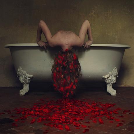 Las fotografías de Brooke Shaden nos transportan a un mundo de fantasias propio de finales del siglo XIX 22026595122 083bf2cf4a Z