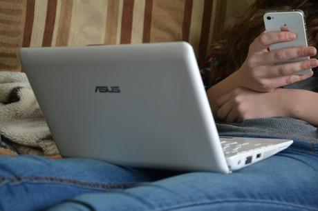 Los adolescentes que utilizan varios dispositivos al mismo tiempo se desempeñan peor en matemáticas e inglés