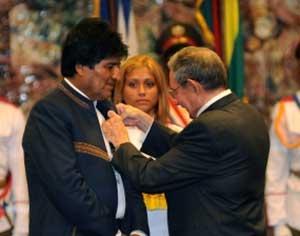 Evo Morales condecorado con la distinción José Martí [+ videos]