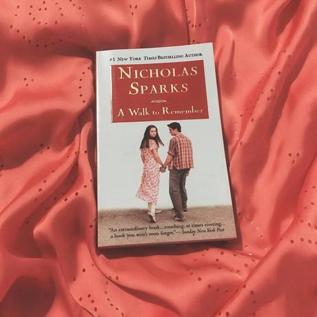 Reseña: Un Paseo para Recordar de Nicholas Sparks.