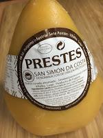 Hamburguesa De Buey Con Crema De Queso San Simón Y Perlas De Trufa