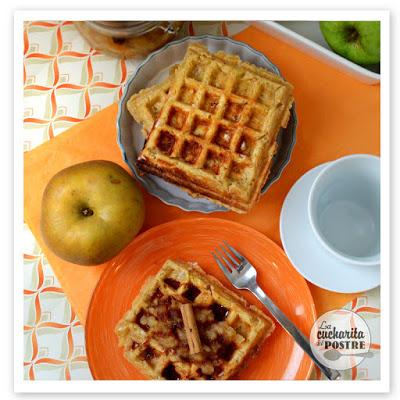 GOFRES DE MANZANA Y CANELA / CINNAMON AND APPLE WAFFLES