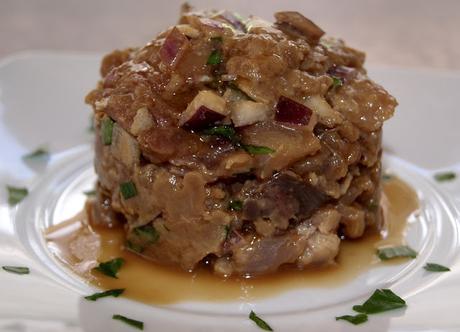 ATUN MACERADO CON CEBOLLA ROJA