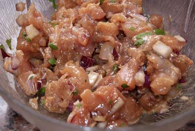 ATUN MACERADO CON CEBOLLA ROJA