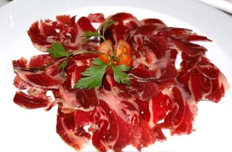 ¿ En que se diferencian los jamones de bellota, ibérico y serrano ? ¿ En que se diferencian los jamones de bellota, ibérico y serrano ?