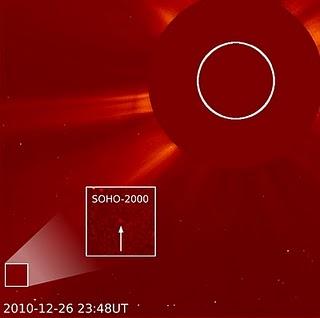 Imagen captada por LASCO el 26 de diciembre de 2010, donde se puede ver el cometa número 2.000 observado por SOHO