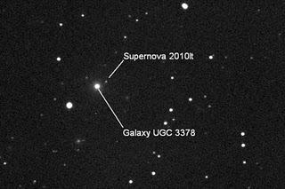 Fotografía de la Supernova 2010lt y su galaxia