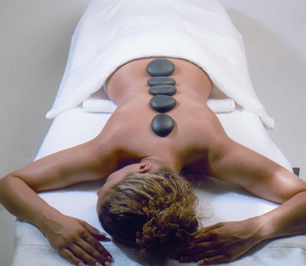 Masaje de piedras calientes en Twenty Nails