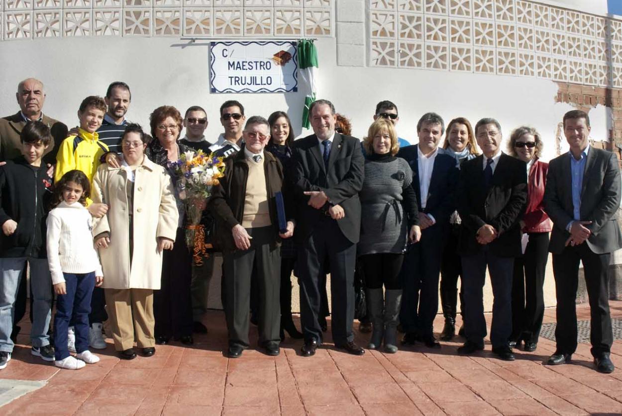 Dedican una calle en Benalmádena al maestro Francisco Trujillo, mi padre.