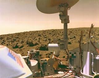Autorretrato de Viking 2 en una llanura de Marte