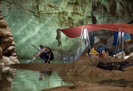 Nuevas imágenes de “Sanctum” (“El Santuario”)