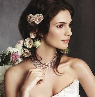 Florcitas en el tocado de la novia