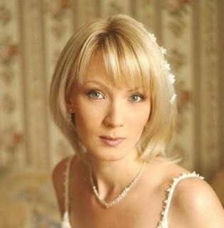 Florcitas en el tocado de la novia