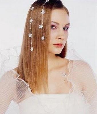 Florcitas en el tocado de la novia