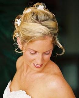 Florcitas en el tocado de la novia