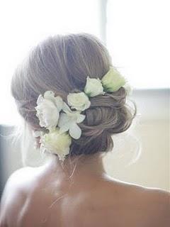 Florcitas en el tocado de la novia