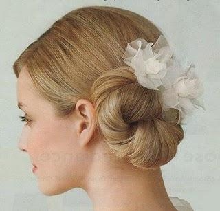 Florcitas en el tocado de la novia