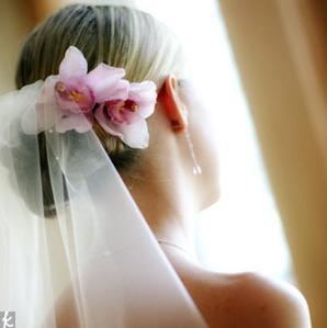 Florcitas en el tocado de la novia