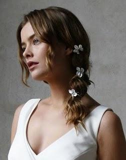 Florcitas en el tocado de la novia