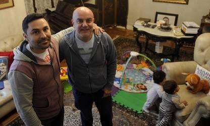 Argentina. Reconocimiento administrativo de una familia compuesta por dos padres y sus hijos Tagliani-Sebastian-Giuliana-BelgranoLa-EEUU_CLAIMA20160510_0374_43