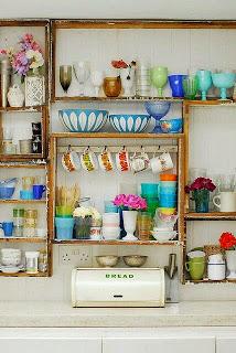 25 maneras de poner unas baldas en tu cocina