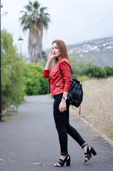 La cazadora roja, porque no siempre tiene que ser negra