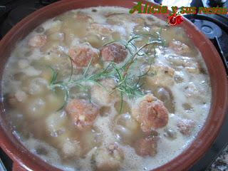 ALBÓNDIGAS DE POLLO Y SETAS DE CARDO
