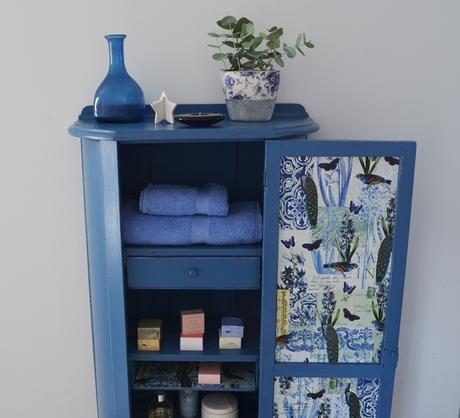 Un mueble azul en casa