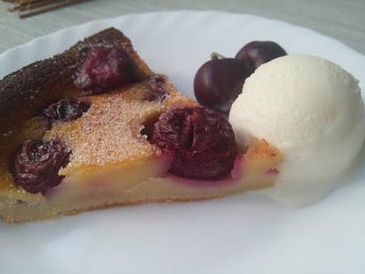 TARTA DE CEREZAS Y CHOCOLATE BLANCO CON HELADO DE NATA
