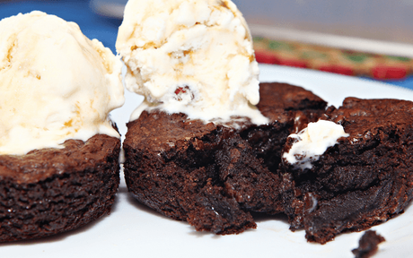 brownie con helado de vainilla