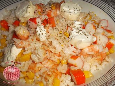 Ensalada de arroz con gambas y queso
