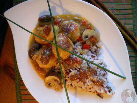 Albóndigas de pollo con salsa de coco al curry