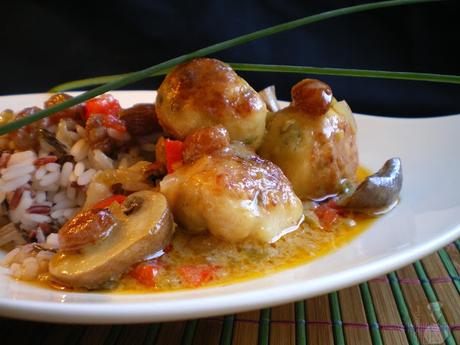 Albóndigas de pollo con salsa de coco al curry