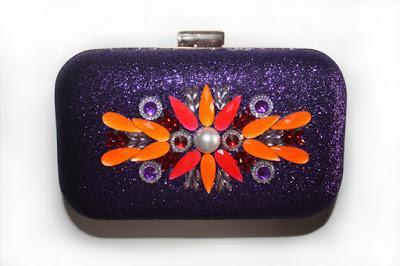 Bolso fiesta morado con pedrería naranja colorido