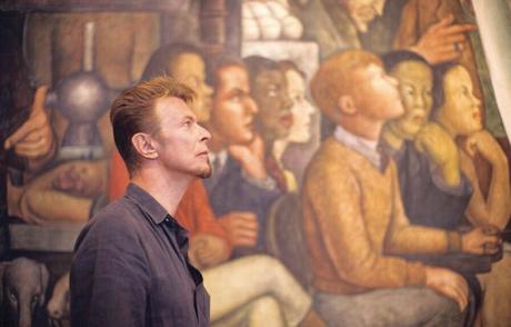 “David Bowie: El hombre que una vez cayó en México”