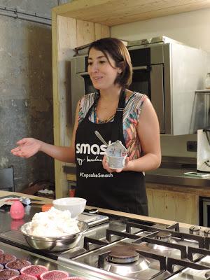 Taller de cupcakes con Smash y Alma Obregón