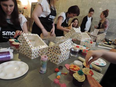 Taller de cupcakes con Smash y Alma Obregón