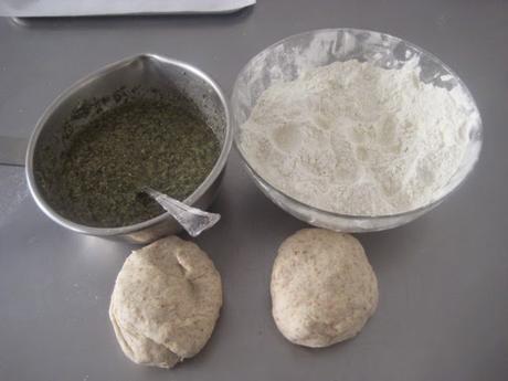 DARING KITCHEN MAY, 2016 CHALLENGE: TWIST BREAD :PAN DE TRES HARINAS ENROLLADO  Y  RELLENO DE PESTO