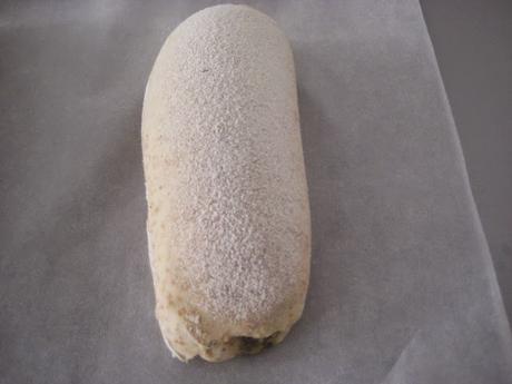 DARING KITCHEN MAY, 2016 CHALLENGE: TWIST BREAD :PAN DE TRES HARINAS ENROLLADO  Y  RELLENO DE PESTO