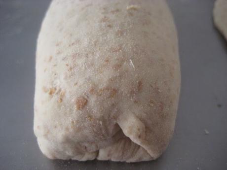 DARING KITCHEN MAY, 2016 CHALLENGE: TWIST BREAD :PAN DE TRES HARINAS ENROLLADO  Y  RELLENO DE PESTO