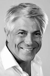 Entrevista a Francesc Assens (128), autor de «Gente corriente con éxito»