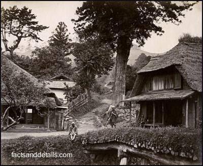 Antigua fotografía de una casa rural japonesa en el siglo XIX