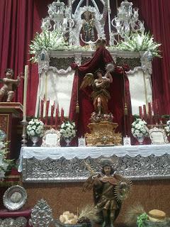 El arcángel San Miguel en el altar de la Hiniesta