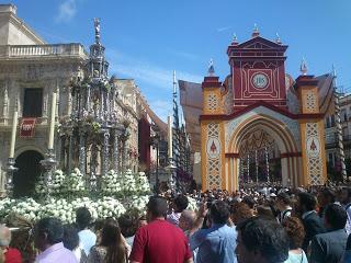 El arcángel San Miguel en el altar de la Hiniesta